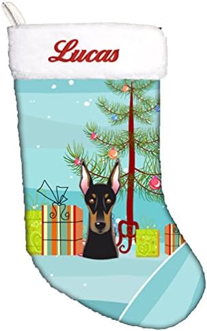 Богатства на Каролина BB1617CSemb новогодишна елка и Доберман персонализирано Божиќно порибување, камин што виси чорапи Божиќна